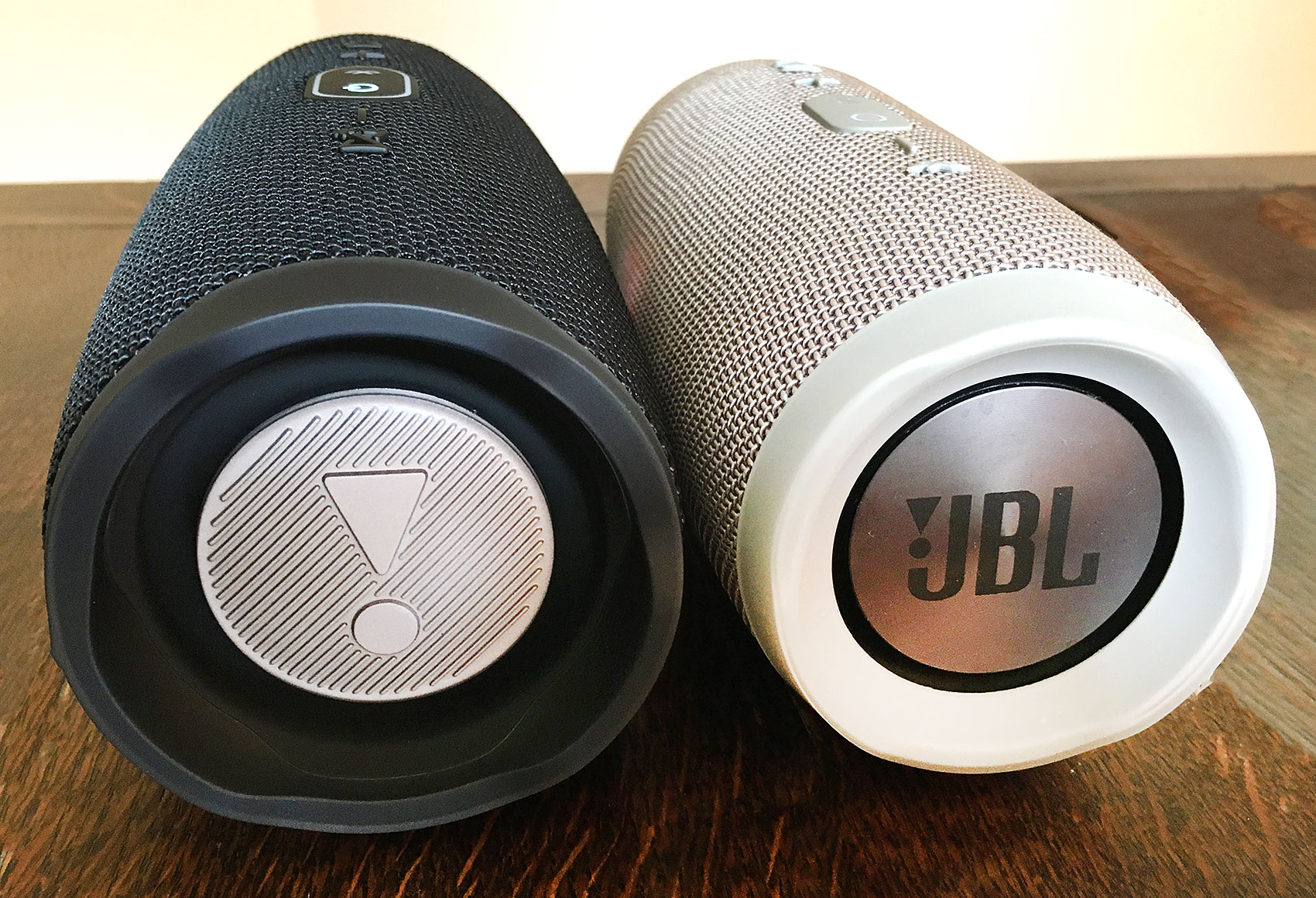 what is the difference between the jbl charge 3 and charge 4